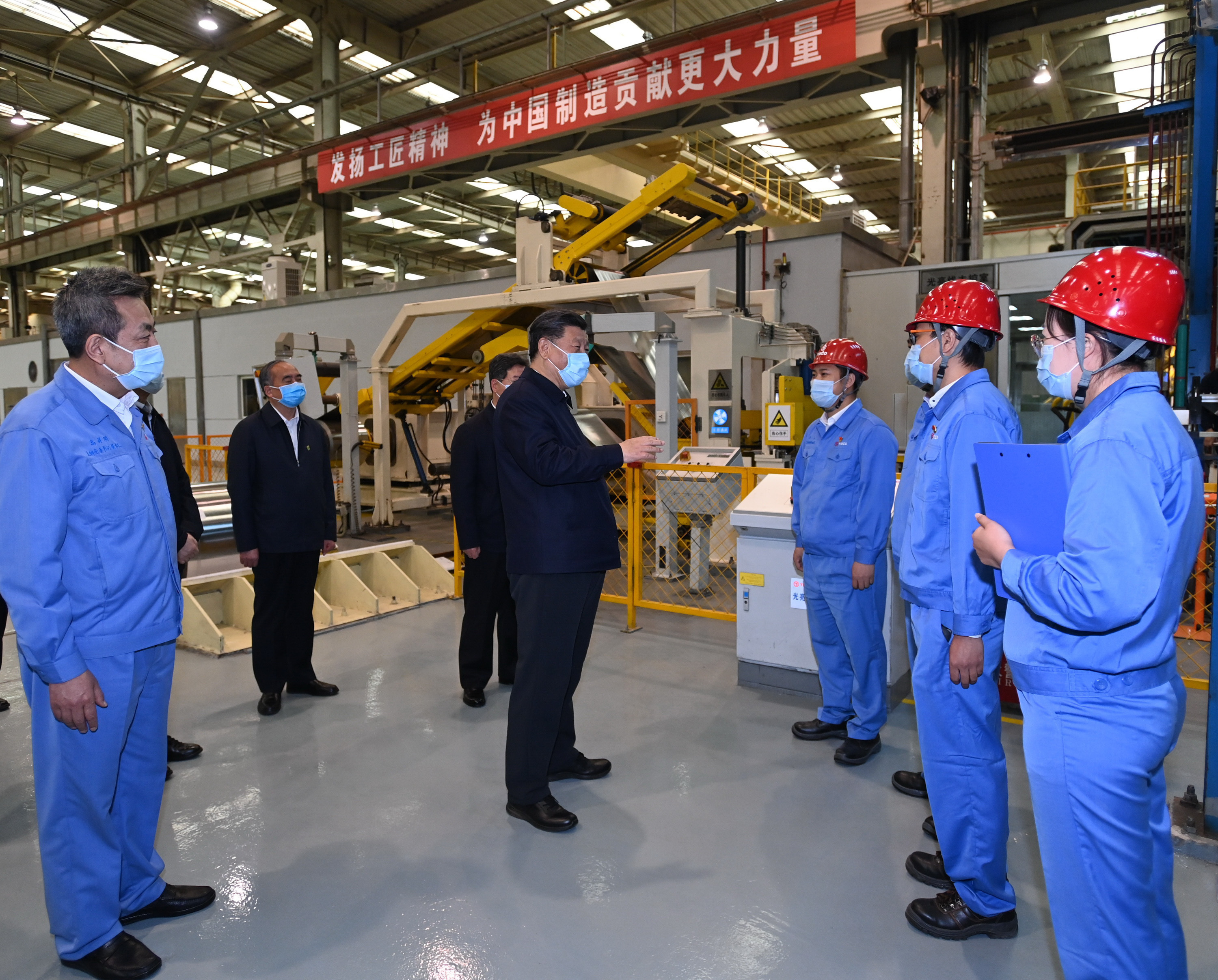 5月11日至12日，中共中央總書記、國家主席、中央軍委主席習(xí)近平在山西考察。這是5月12日上午，習(xí)近平在太鋼不銹鋼精密帶鋼有限公司生產(chǎn)車間，了解企業(yè)復(fù)工復(fù)產(chǎn)情況。新華社記者 李學(xué)仁 攝.JPG