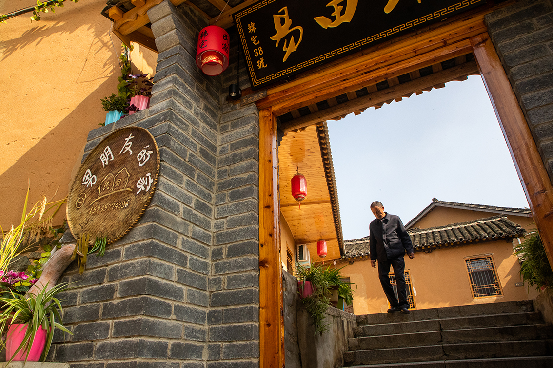 中國鄉(xiāng)村旅游新殺出一匹“黑馬”，人們都往這跑，深秋旅游真火爆